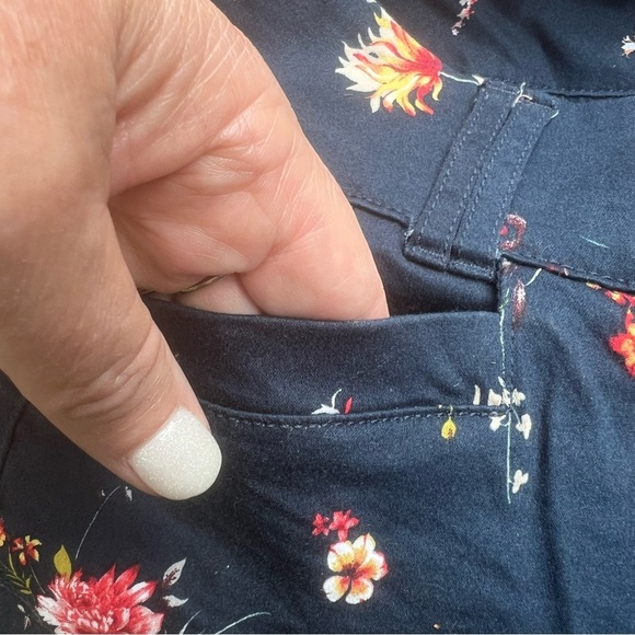 Torrid print shorts - Picture 10 of 14